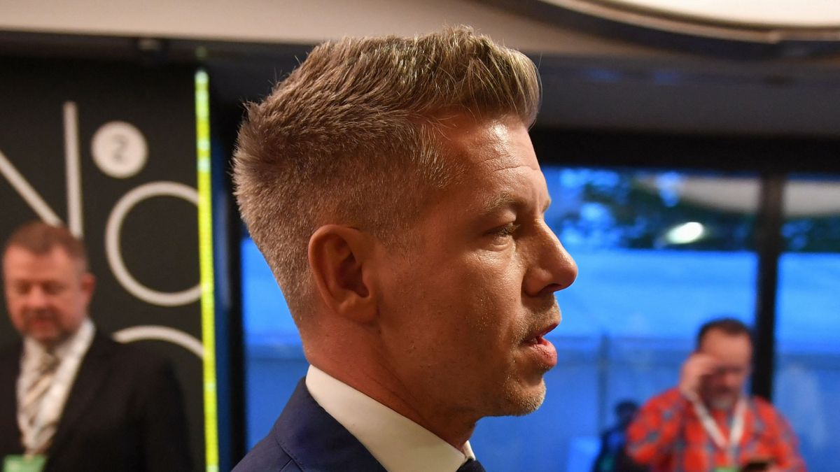 Ez gyors volt: a Politico szerint Magyar Péternek nagyon mélyen meg kell hajolnia Brüsszel előtt, és még így is lyukra futhat