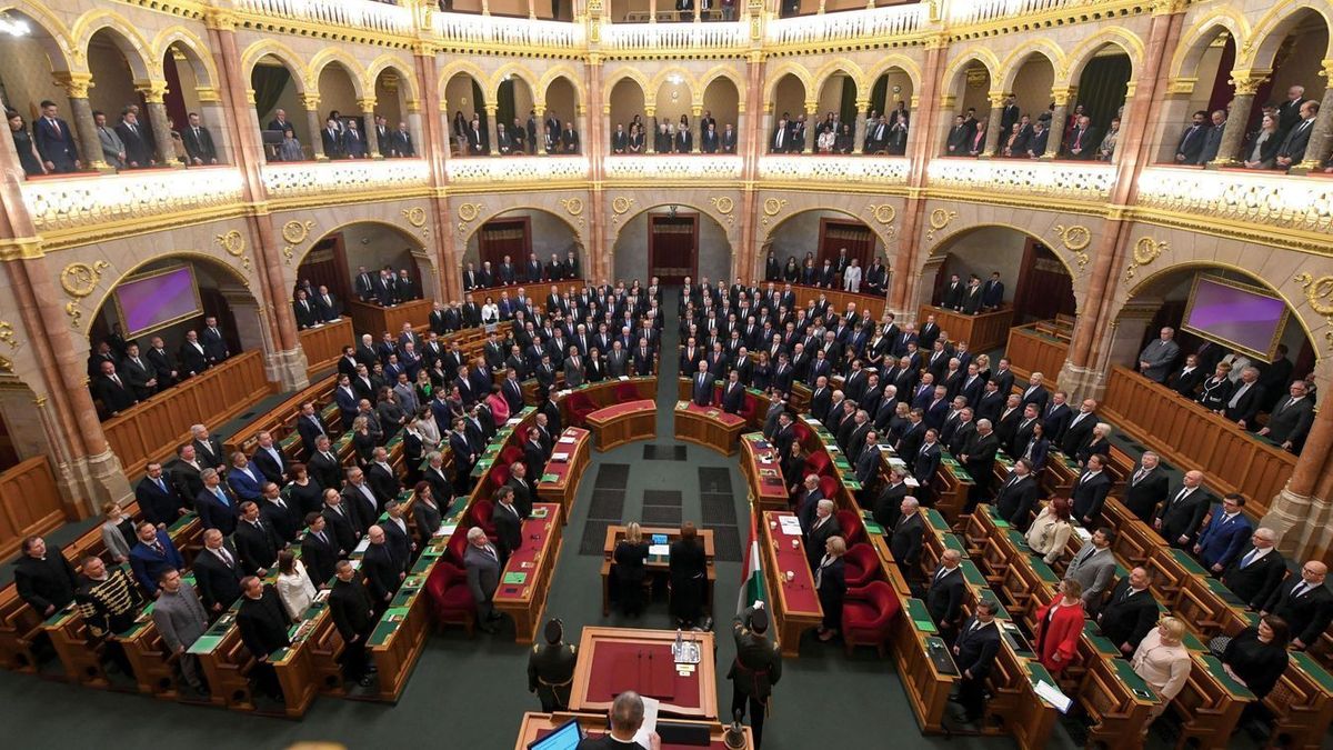 Órákon belül megalakul a Fidesz új frakciója, kulcspolitikusok is visszavonulnak – összefoglaló