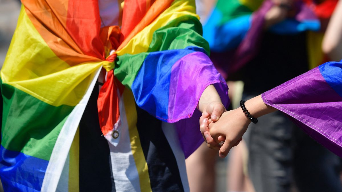 Pornóbotrány egy német középiskolában: állami pénzből támogatott, „nem bináris” aktivisták mutogattak perverz tartalmakat kiskorúaknak