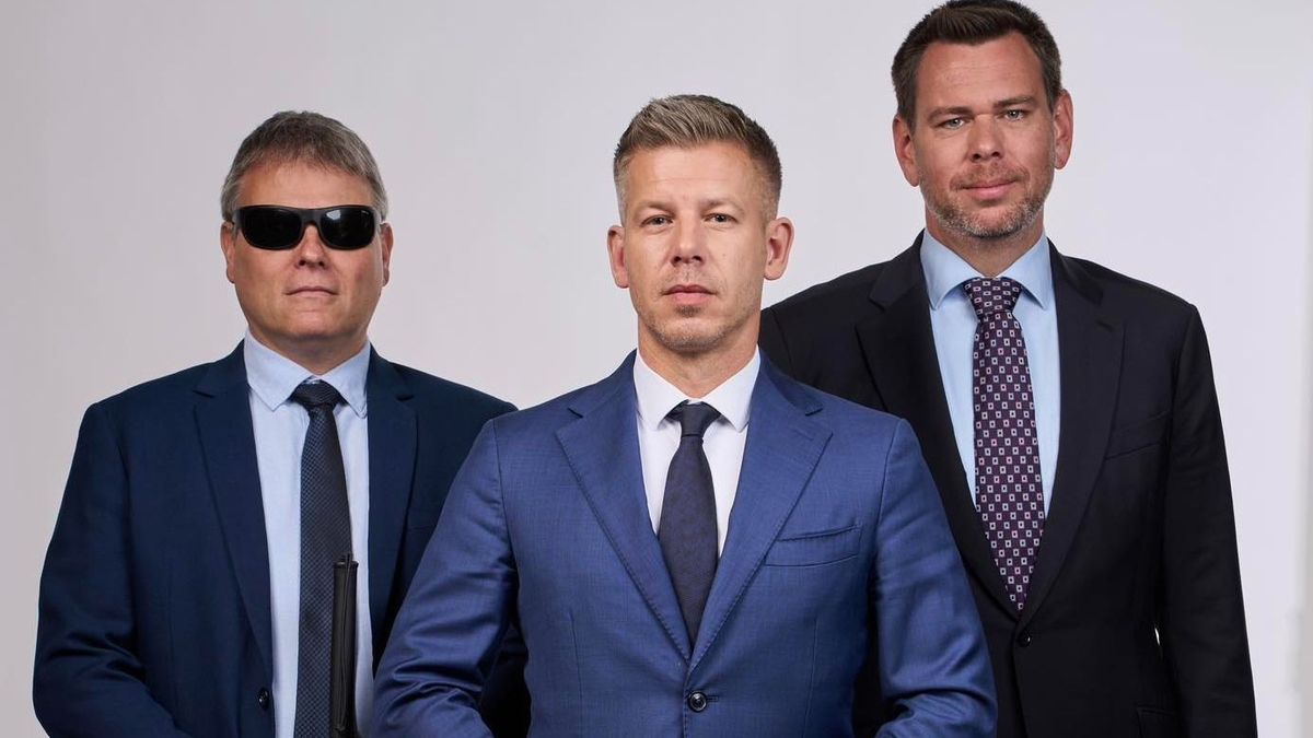 Magyar Péter 2024-ben: Vitézy Dávid a Fidesz hekkje; Magyar Péter 2026-ban: Vitézy Dávidot kértem fel közlekedési miniszternek