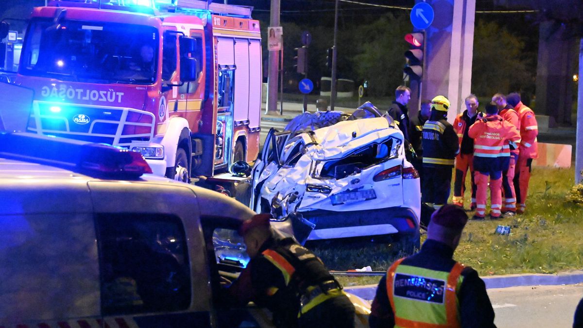 Tragikus baleset Budapesten: lezuhant egy autó az Árpád hídnál a felüljáróról, ketten meghaltak