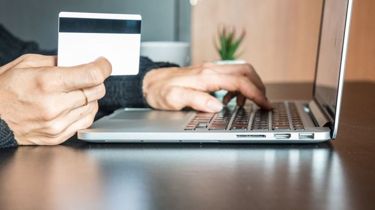 Az online vásárlás sötét oldala: így óvjuk meg magunkat és gyermekeinket (X)