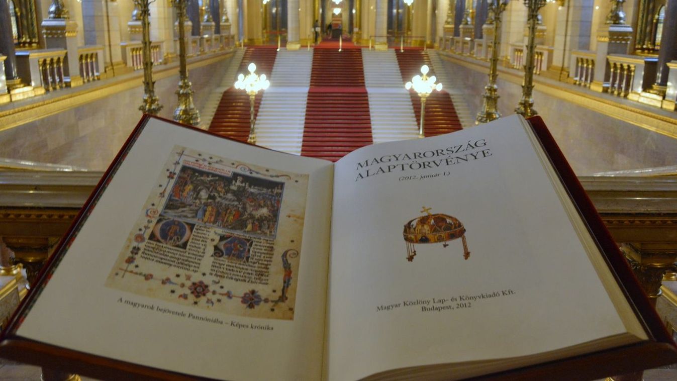 A magyar Alaptörvény a Parlamentben