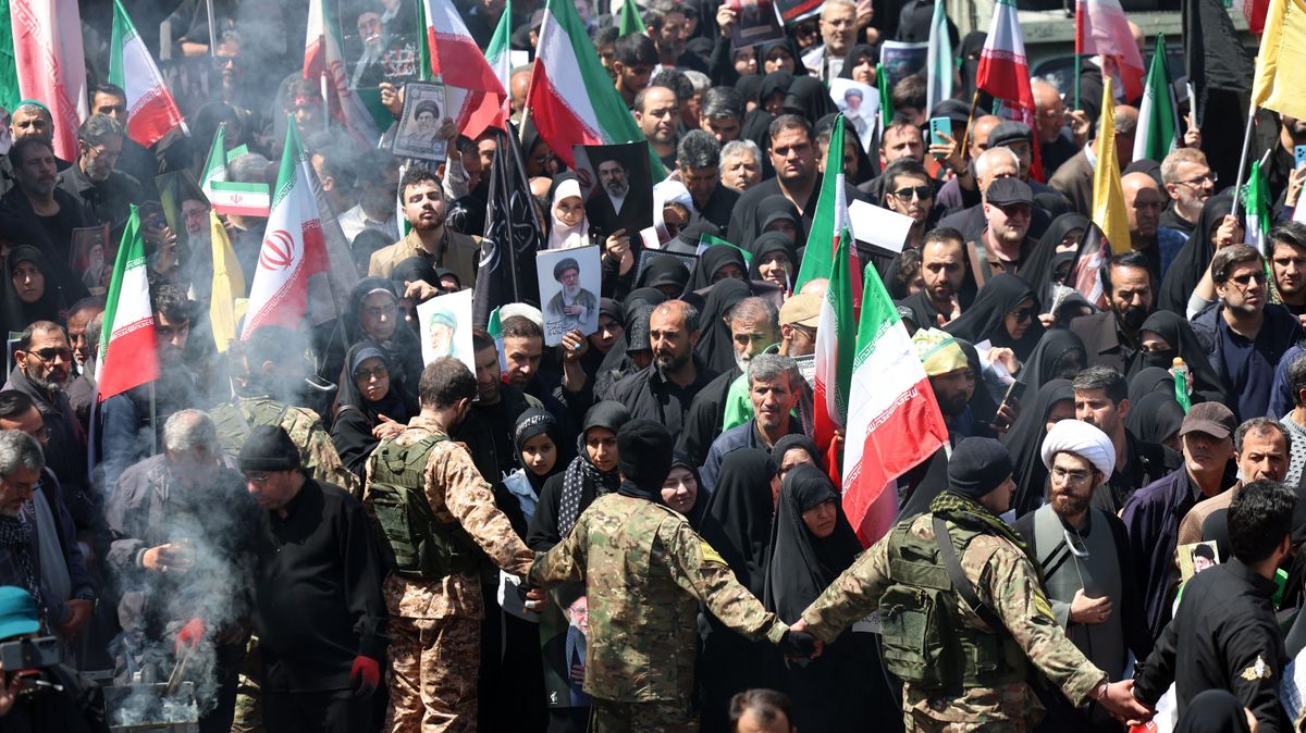 A háborúk kora folytatódik: Irán nem mond le az atomfegyverről, nincs béke az Egyesült Államokkal