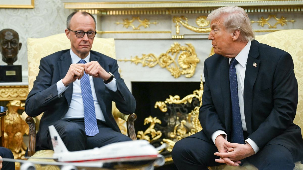 Trumpot bírálja Merz, mégis hozzá jár tanácsért