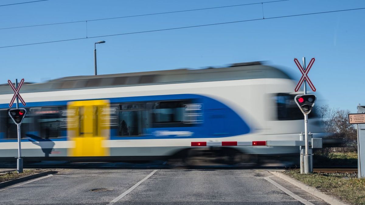 Üzemi hiba miatt bénult meg a magyar vasúti közlekedése: kulcsfontosságú nagyvárosokat érint a fennakadás