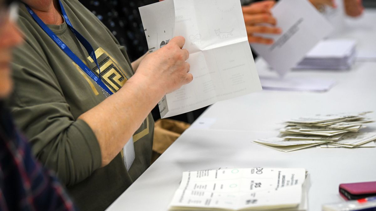 Befutottak az átjelentkezők borítékai – 224 ezren jelezték a választás előtt, hogy így kívánnak szavazni