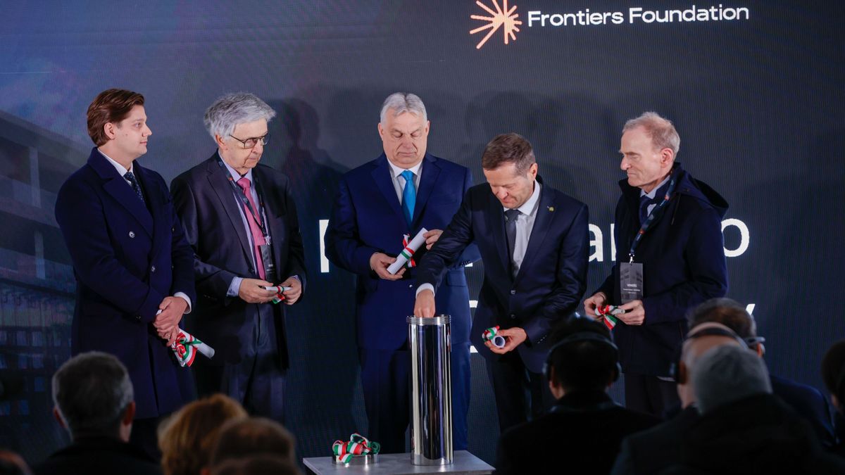 Nobel-díjas Krausz Ferencnek mentek neki a választások után