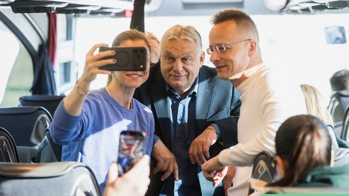 Orbán Viktor lassan egyedül összehozza az egymillió kézfogást (VIDEÓ)