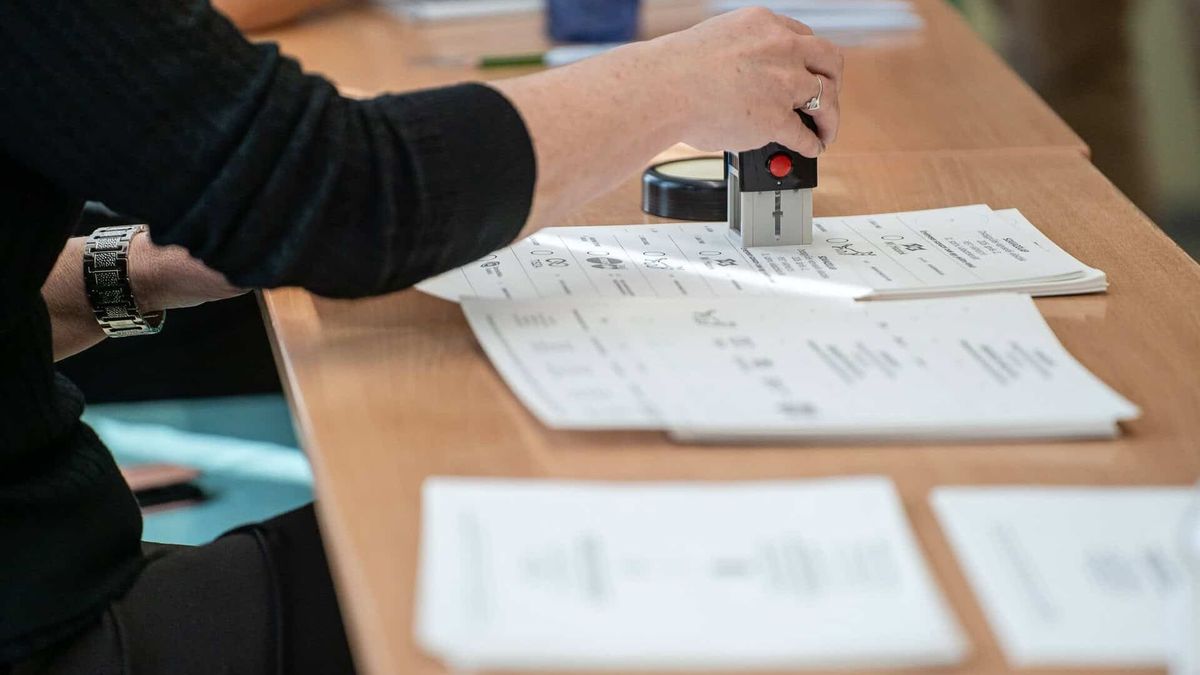 Most érkezett: bombafenyegetés miatt leállították a szavazást Miskolcon