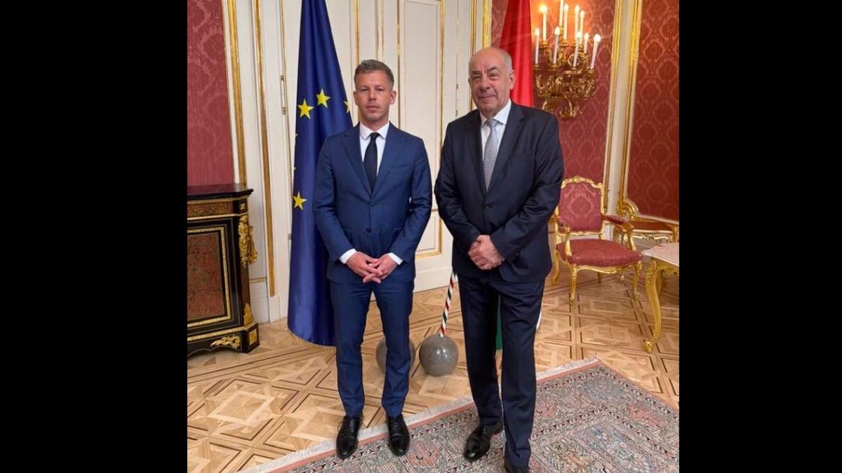 Magyar Péter megérkezett a Sándor Palotába, majd azt mondta: „Sulyok Tamás nem alkalmas arra, hogy erkölcsi mérce és példakép legyen”