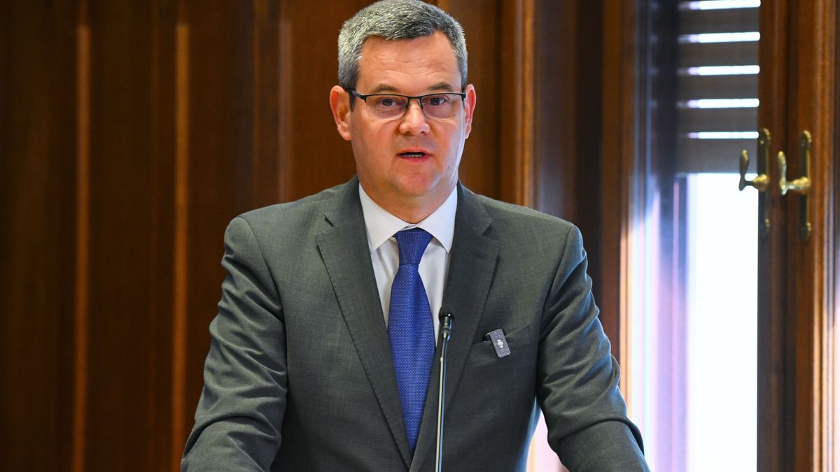 Takács Péter vezet, Navracsics Tibor lemaradásban Veszprém vármegyében