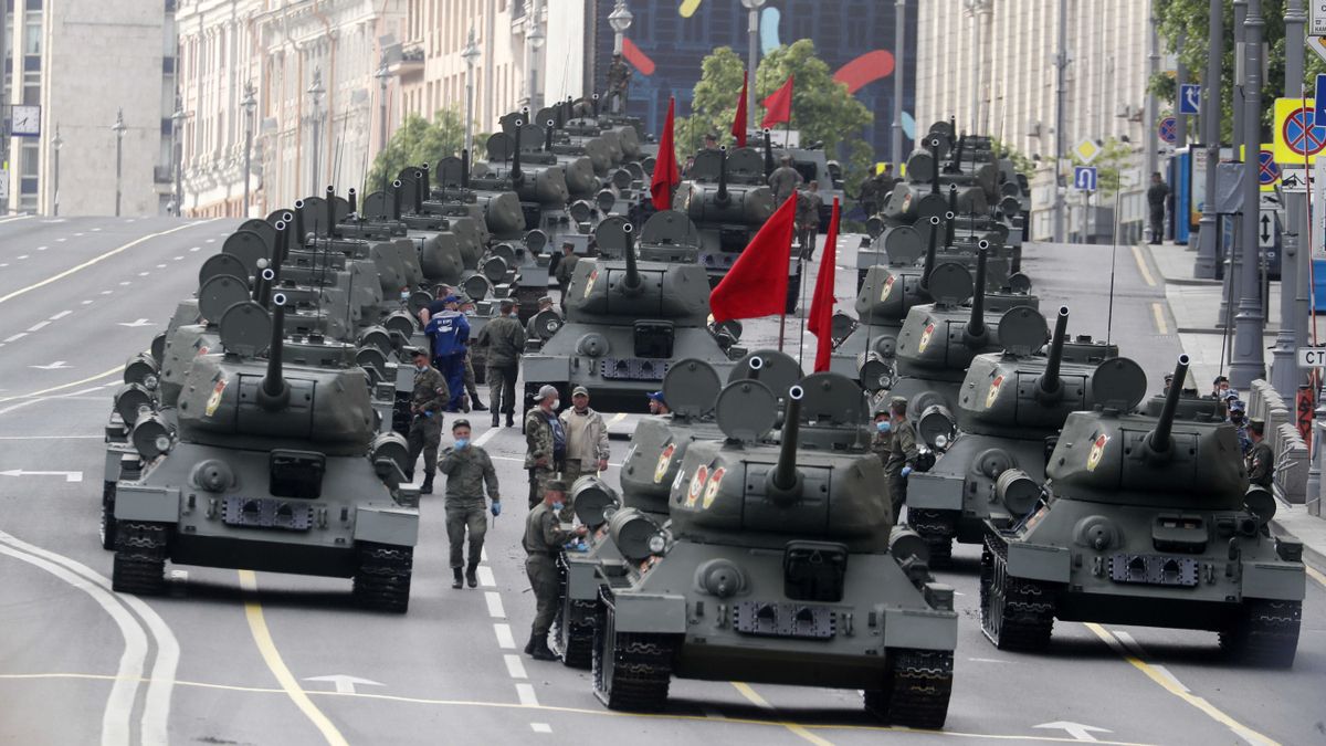 Közeleg a parádé: Putyin májusban békét kötne