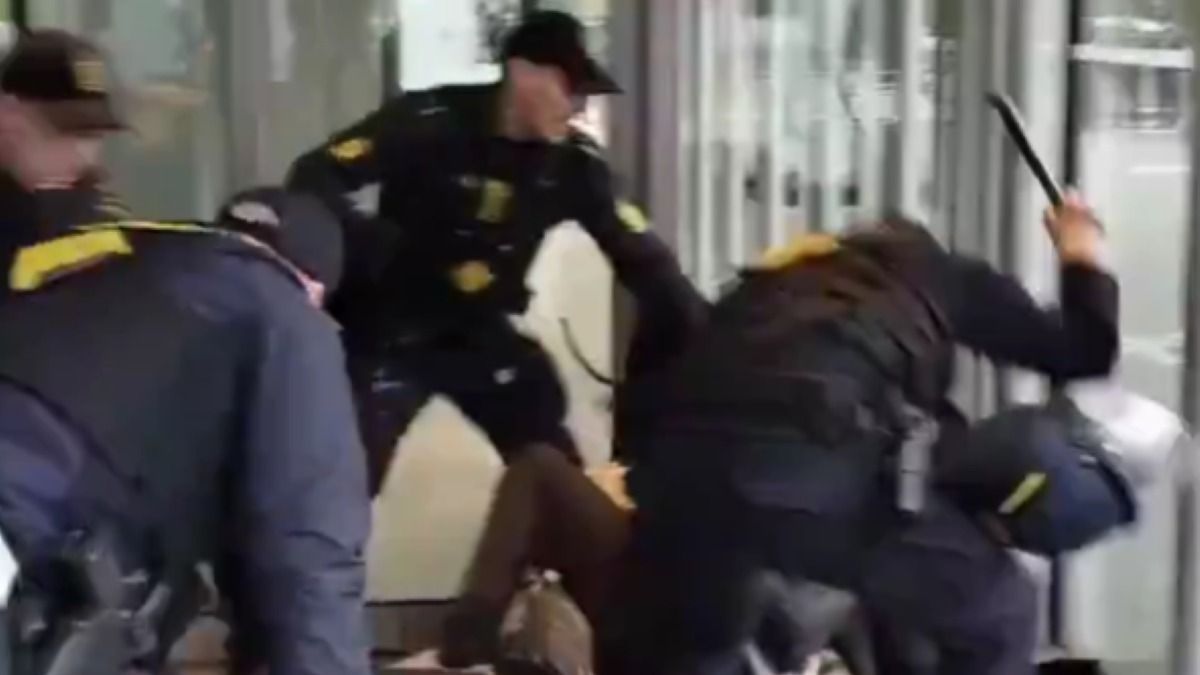 Nem bánt kesztyűs kézzel a dán rendőrség a palesztinpárti tüntetőkkel (VIDEÓ)