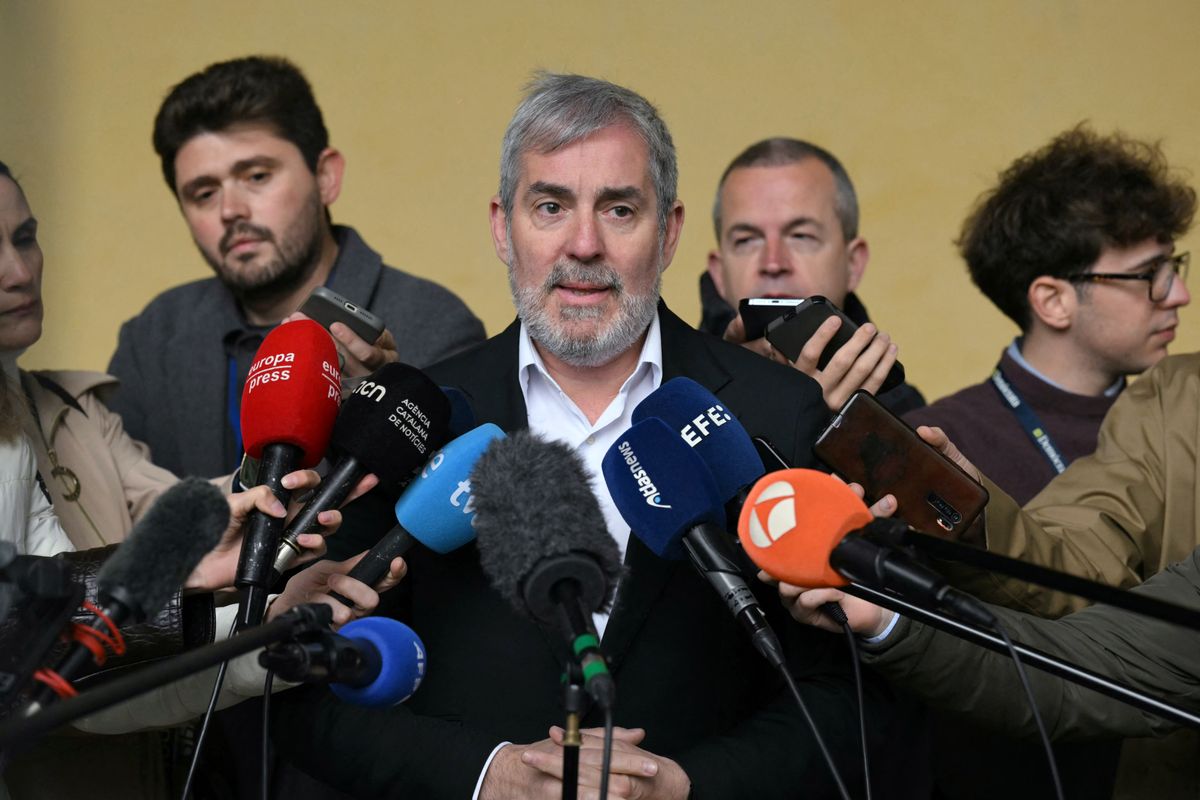 Fernando Clavijo a Brüsszelben tartott sajtótájékoztatón az MV Hondius vírusjárványáról beszél