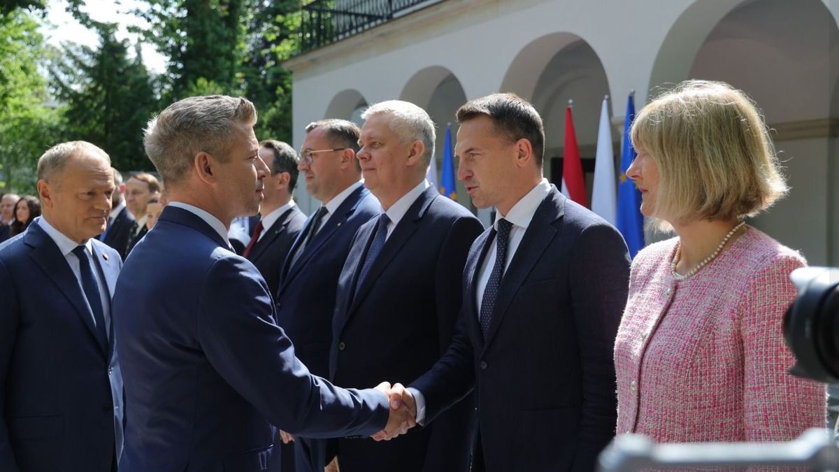 Ez mellé ment: Orbán Viktort jelentette be Magyar Péter helyett a lengyel kormányszóvivő (VIDEÓ)