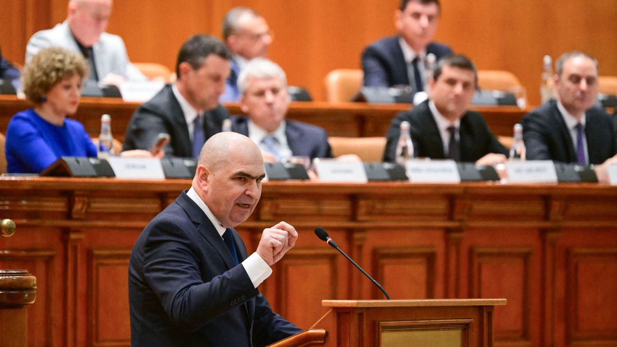 Áll a bál a románoknál: megbukott a bizalmi szavazáson a Bolojan vezette kormány