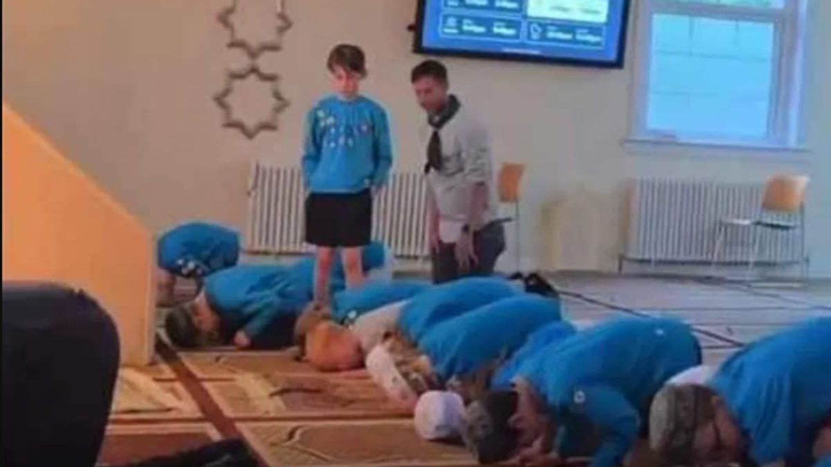 Háttérbe szorítják a keresztény kultúrát: mecsetekbe viszik kirándulni a brit gyerekeket