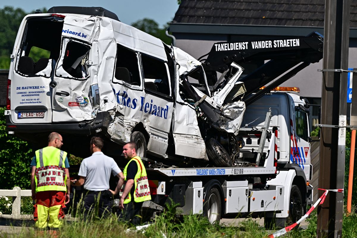 A tragikus balesetben négy ember meghalt, több gyermek súlyosan megsérült