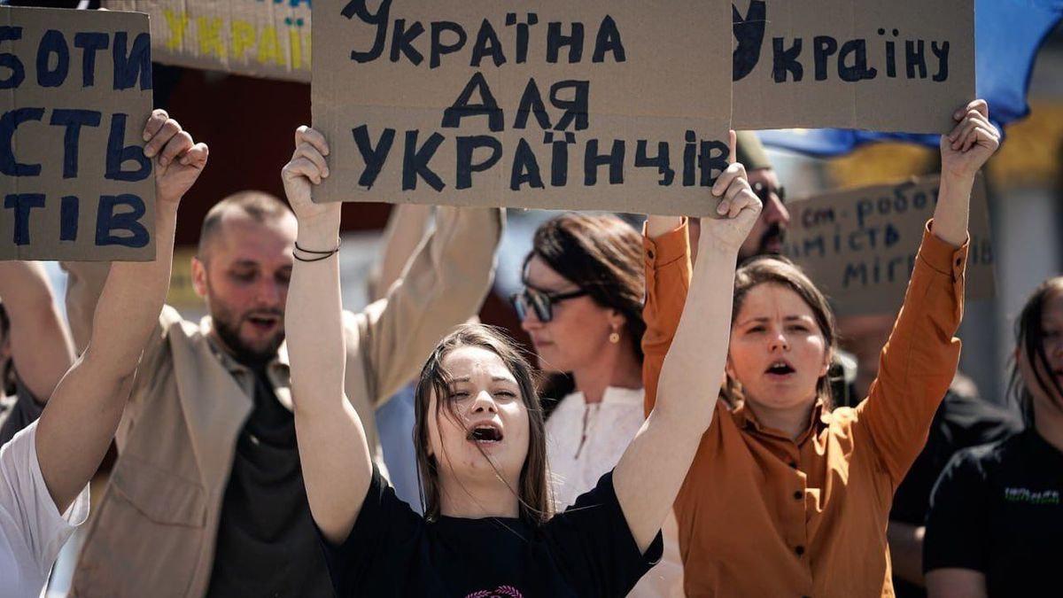 Elegük lett az ukránoknak, elárasztották Kijev forradalmi terét