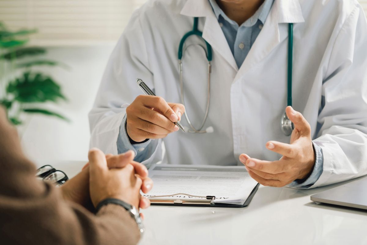 A,Professional,Physician,In,A,White,Medical,Uniform,Talks,To