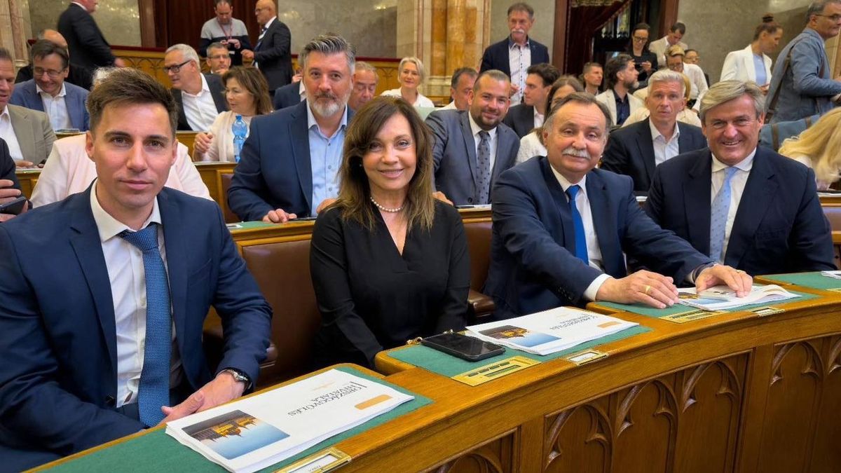 Képzést szerveznek a parlamenti újoncoknak: a teljes Tisza-frakciónak részt kell vennie az oktatáson