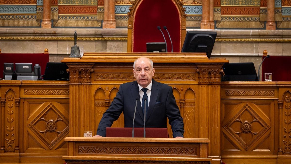 Sulyok Tamás folytatja a munkát