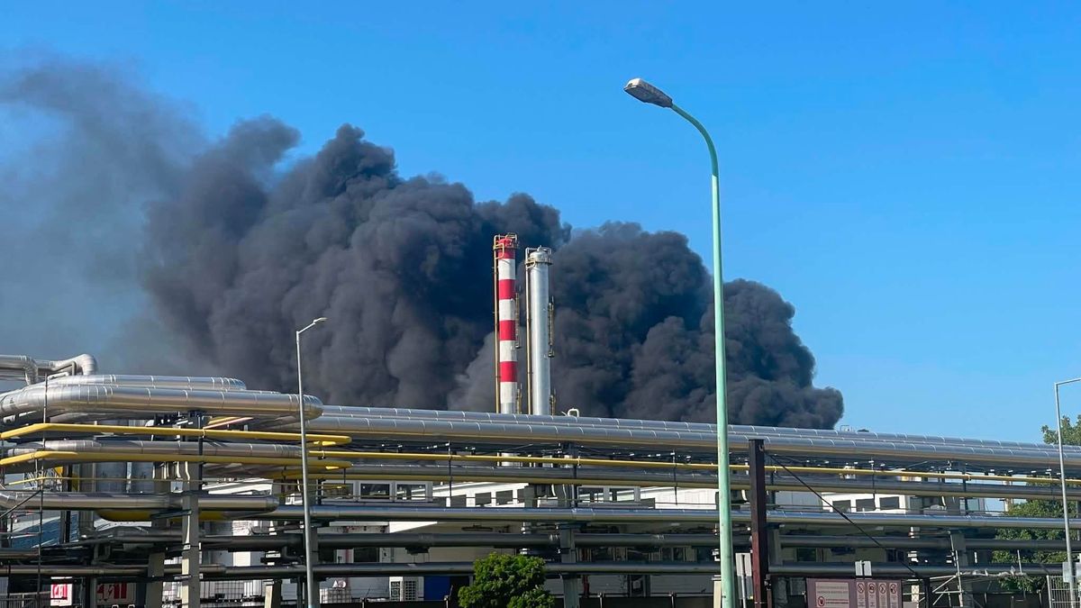 Hatalmas volt a detonáció Tiszaújvárosban: a környező épületek is megrongálódtak