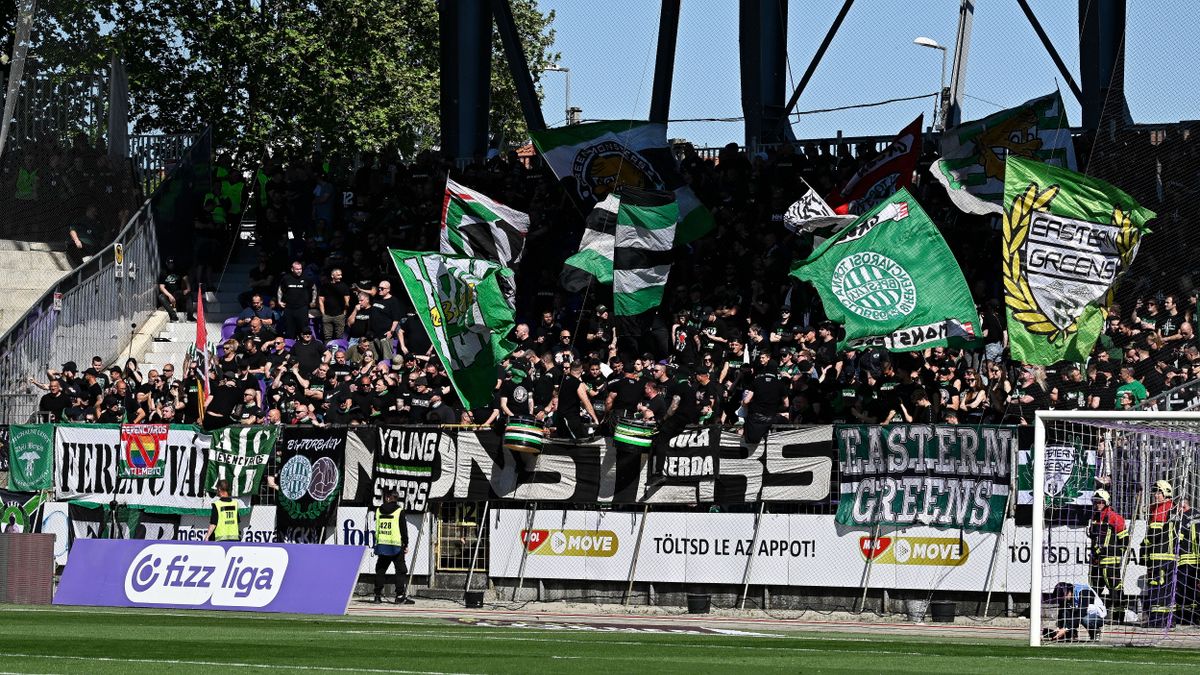 Óriási balhé az Újpest–Fradin, szurkolói rendbontás miatt félbeszakadt a derbi