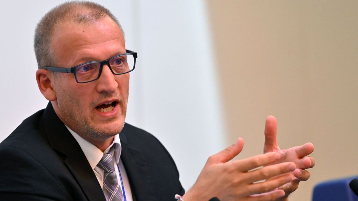 Kiadta „elvgyűjteményét” Tarr Zoltán, de továbbra is kérdéses, mit nem mondhat el – a szöveg ugyanis semmilyen konkrétumot nem tartalmaz