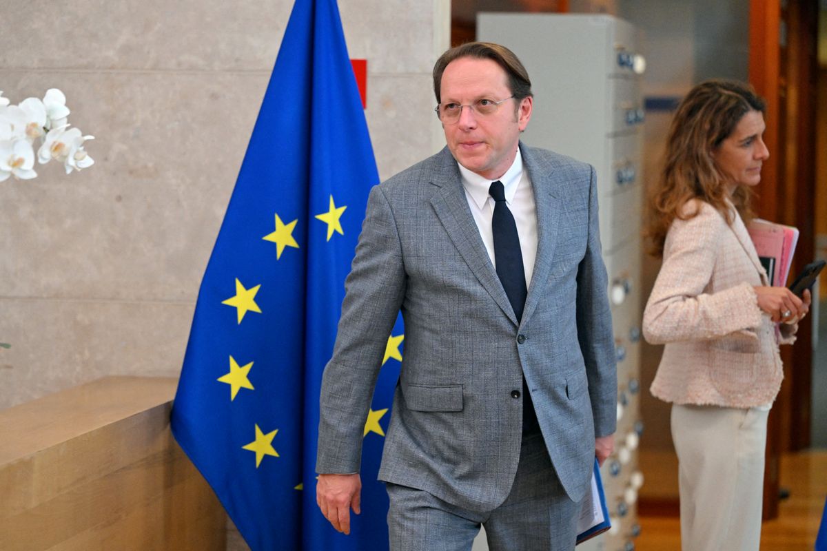 Magyar Péter EP-képviselői Várhelyi Olivér távozását követelték