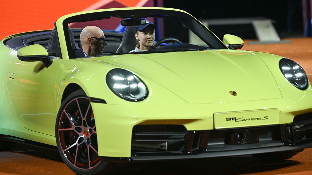 Hoppá: addig erősödött a forint, hogy kénytelen volt a Porsche Hungaria is reagálni