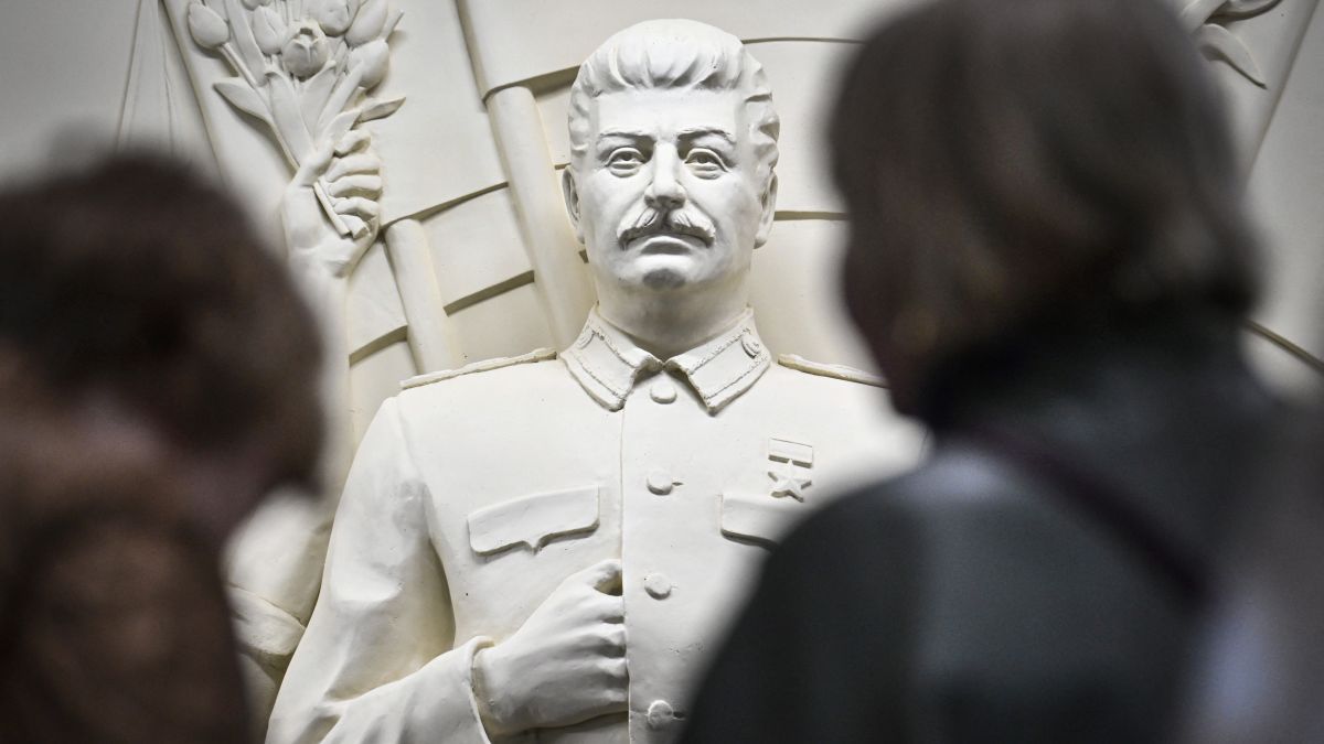 A Telegraph szerint két választása van Putyinnak: véget vet a háborúnak, vagy sztálinista lesz