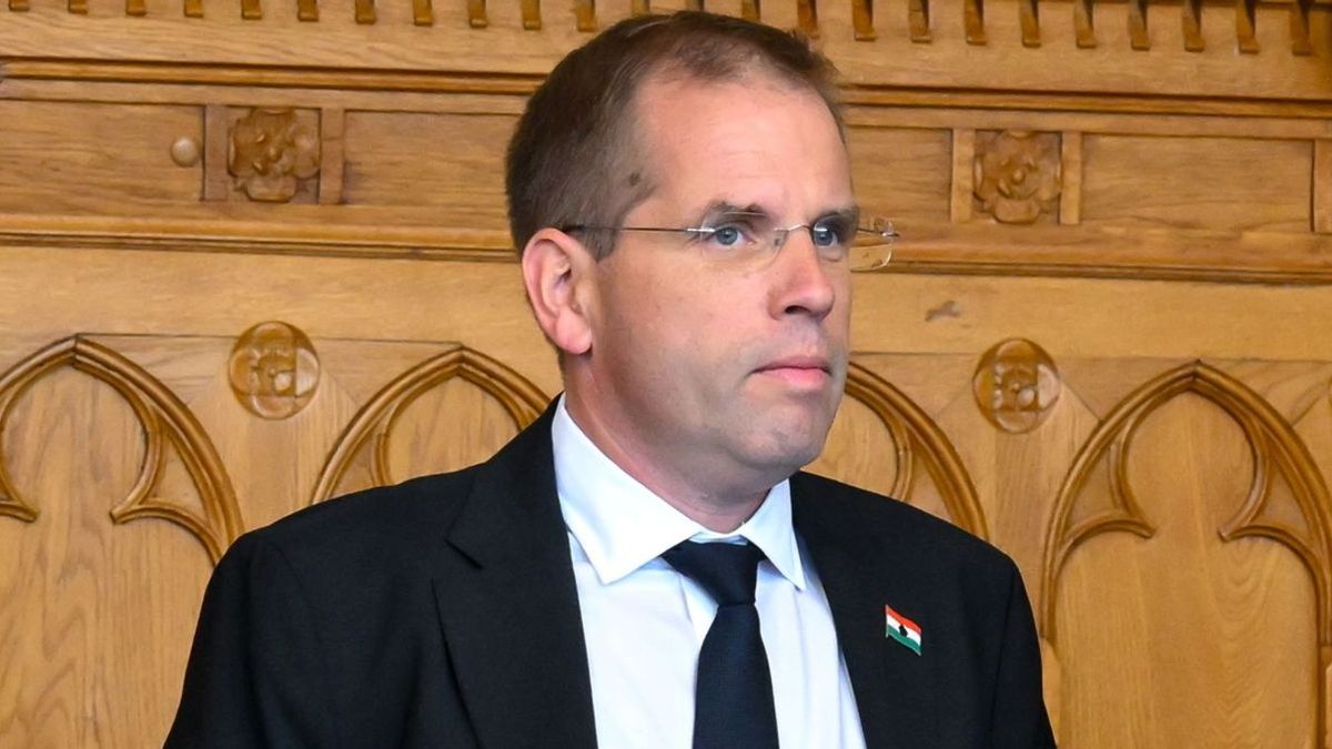 Magyar Péter miniszterelnök-helyettessé nevezte ki Ruff Bálintot