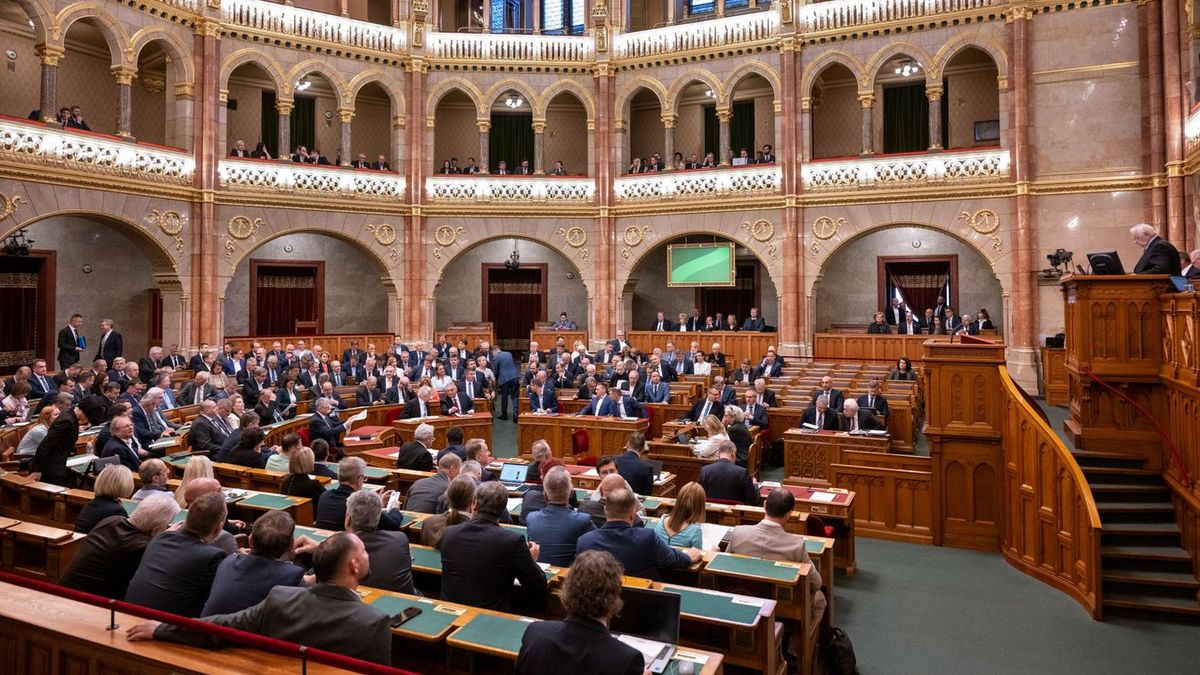 Komoly döntések előtt a parlament: mutatjuk a keddi programot!