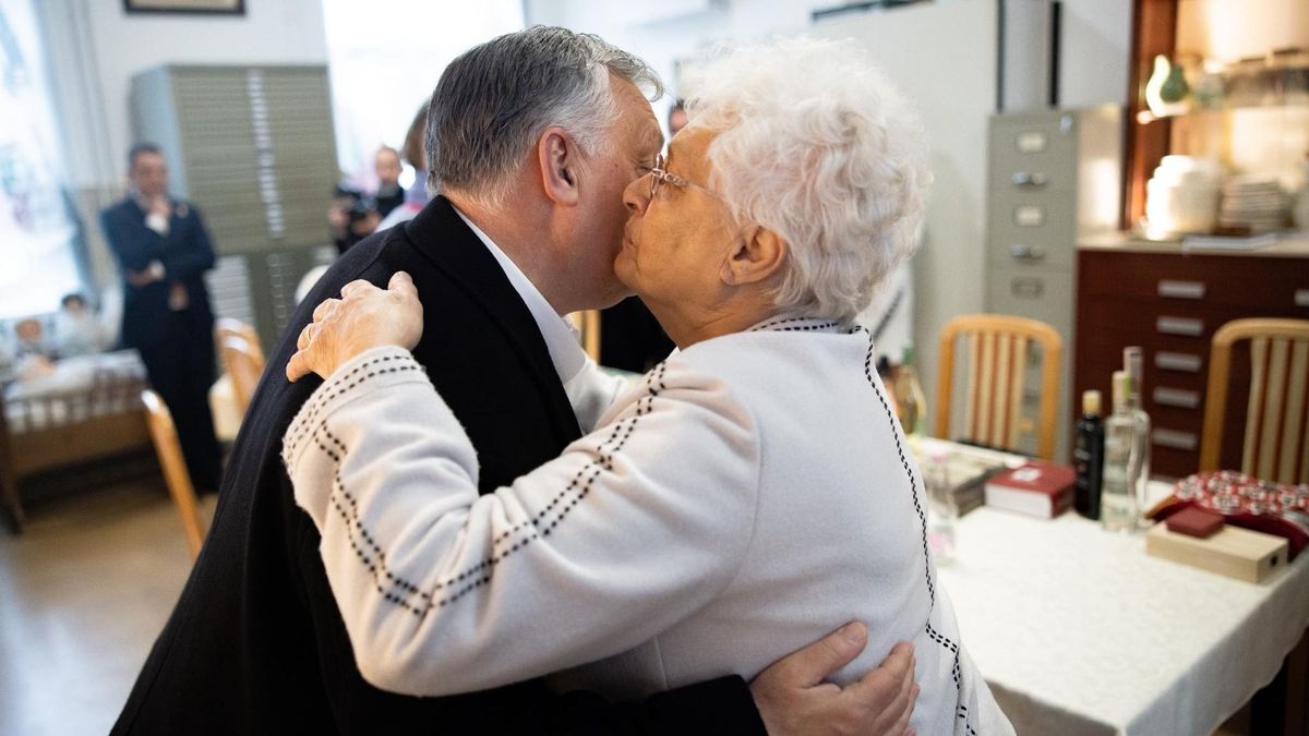 Megható fényképpel üzent születésnapján Orbán Viktor