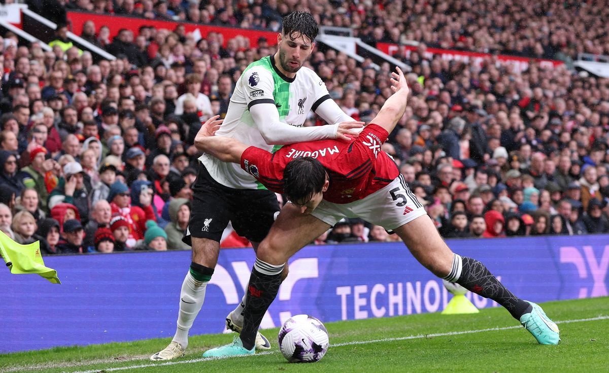 MAGUIRE, Harry; SZOBOSZLAI Dominik Manchester United-Liverpool futballháború