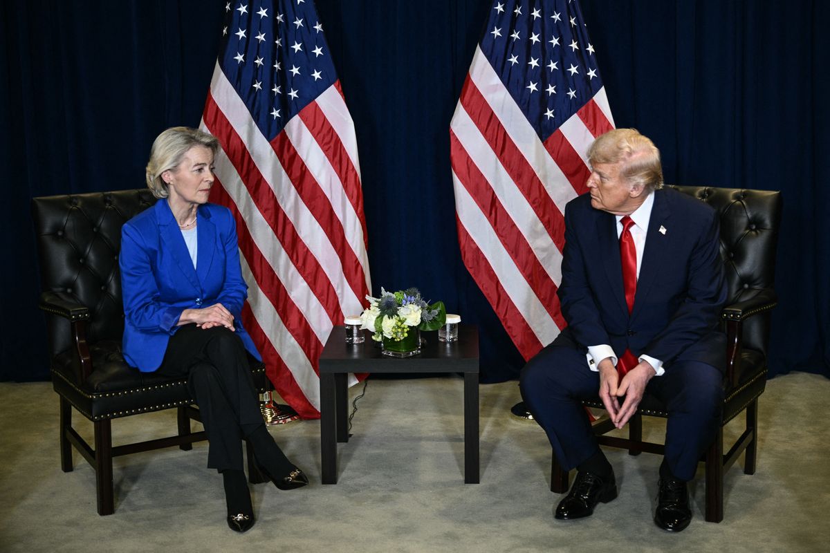 Donald Trump gyors döntést várna, de az uniós politikai viták tovább lassítják a transzatlanti egyeztetések lezárását.