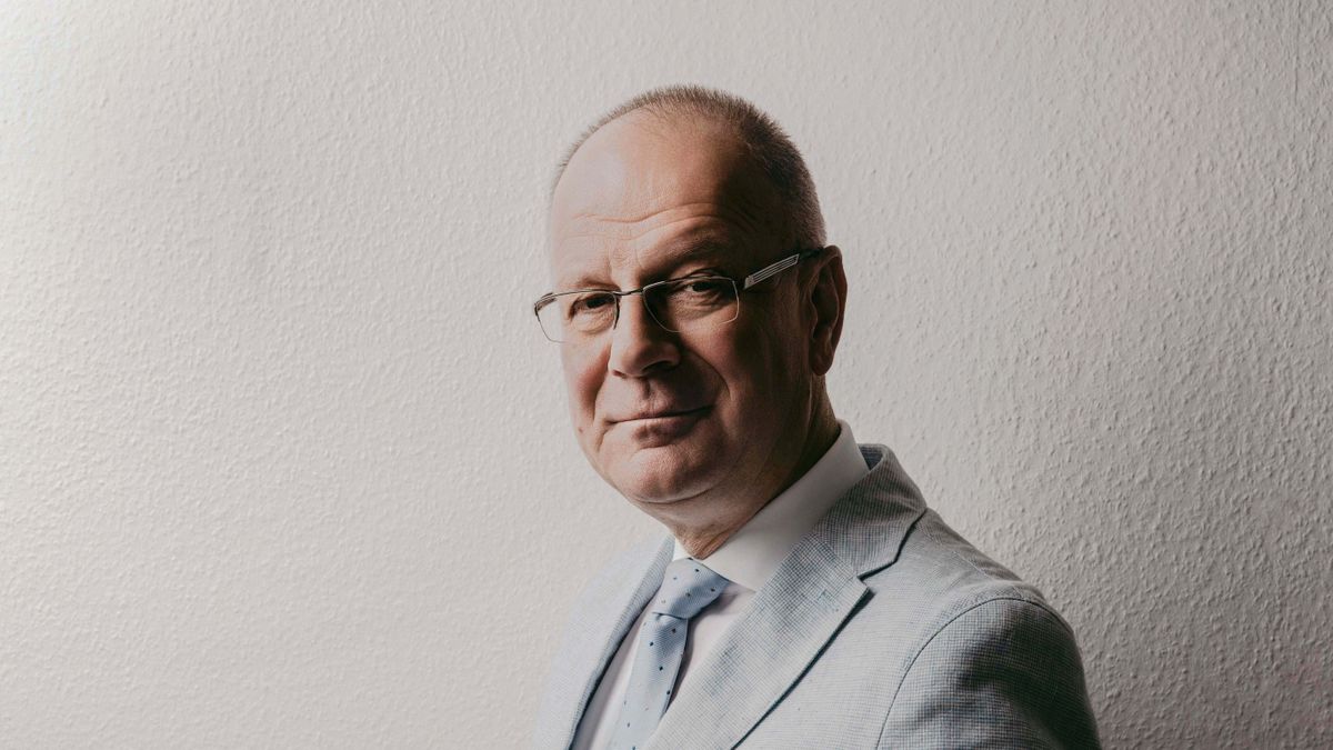A Fidesz egész egyszerűen leértékelte a középosztályt, a polgári értékeket – Navracsics Tibor a Mandinernek