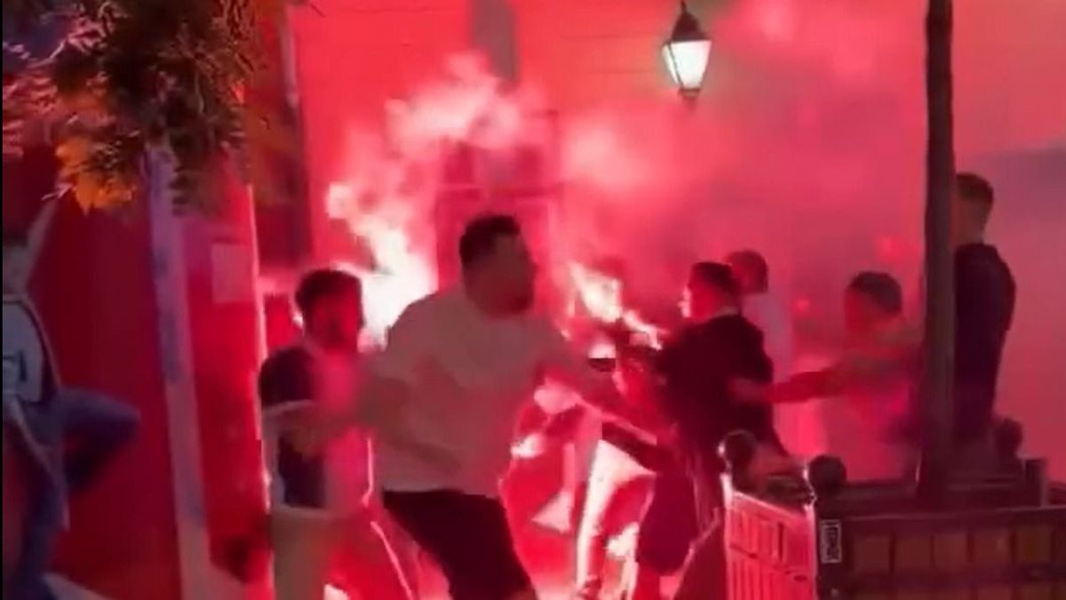 Kitört a balhé Budapesten: PSG- és Arsenal-szurkolók estek egymásnak (VIDEÓ)
