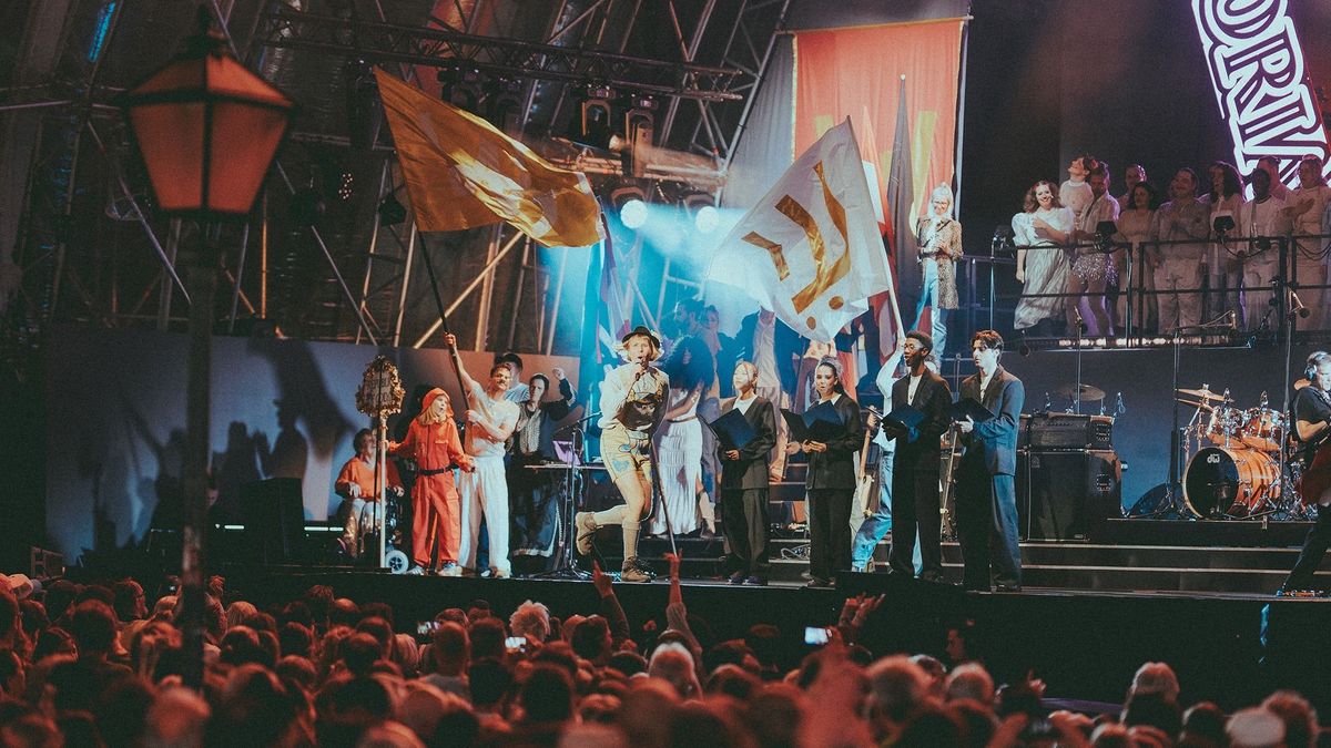 Bécs milliárdokat szór el meztelen performanszokra és Izrael-bojkottot támogató fellépőkre