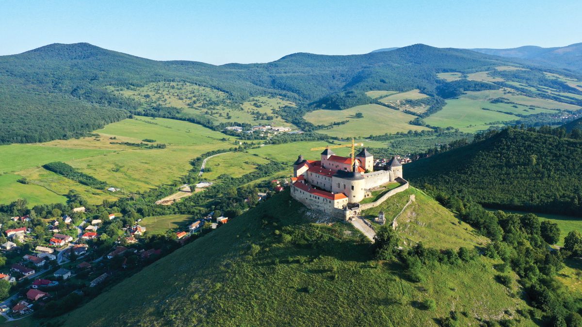 Íme a szlovák–magyar hegyes-völgyes kisvilág, ahol Mikszáth szelleme pallérozódott