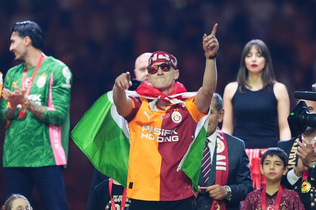 Így ünnepelte csapata bajnoki címét Sallai (Hakan Akgun / ANADOLU / Anadolu via AFP)
