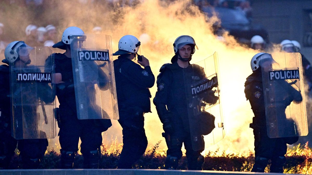 Belgrád utcáit ellepték a kormányellenes tüntetők
