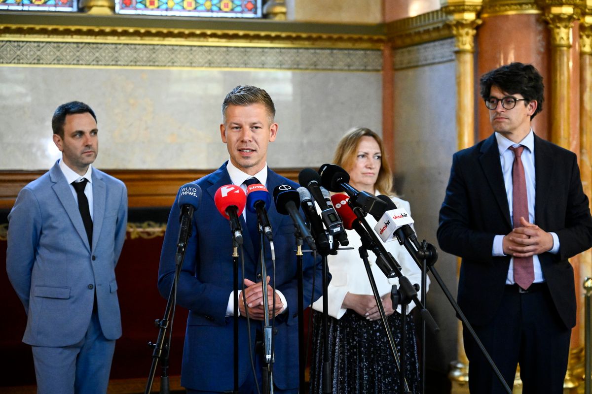 Magyar Pétertől balra Melléthei-Barna Márton - Forrás: MTI/Hegedüs Róbert