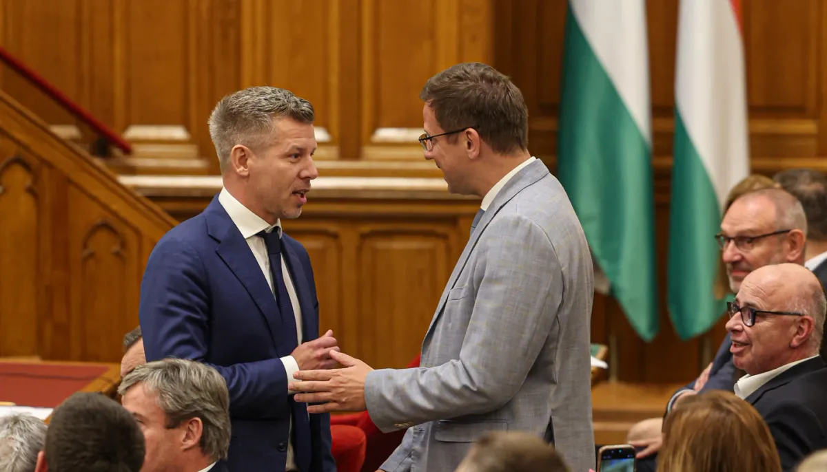 Magyar Péter "miniszterelnök" agresszíven támad Gulyás Gergelyre a választás utáni első parlamenti ülésen - Forrás: Facebook