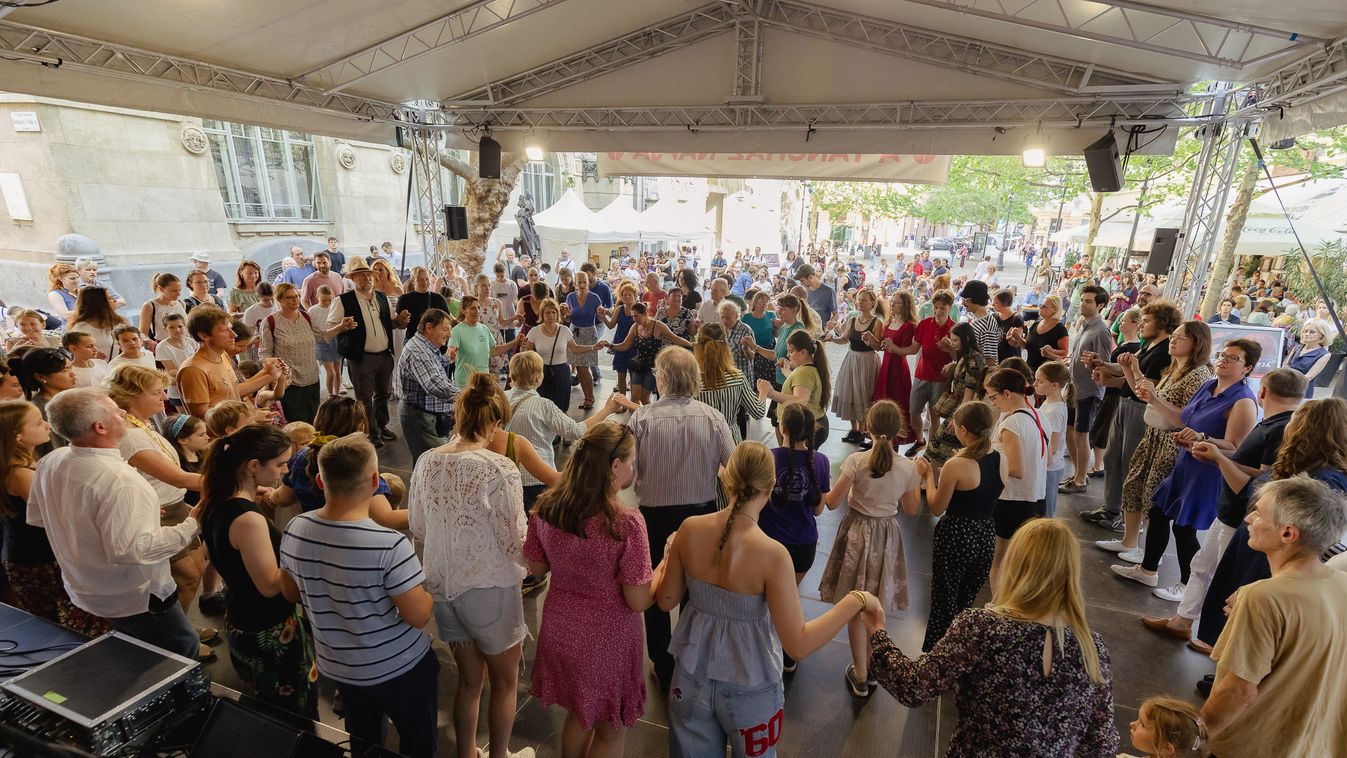 Élő zenével, viseletbemutatóval és koncerttel is várja az érdeklődőket a Táncház Napja
