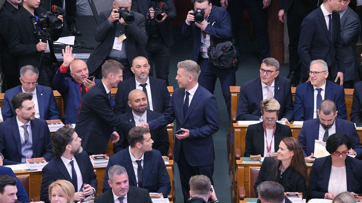 A Tisza háborús riogatásról kampányolt, de a veszélyhelyzeti rendeleteket azonnal törvényi szintre emelte a háború miatt