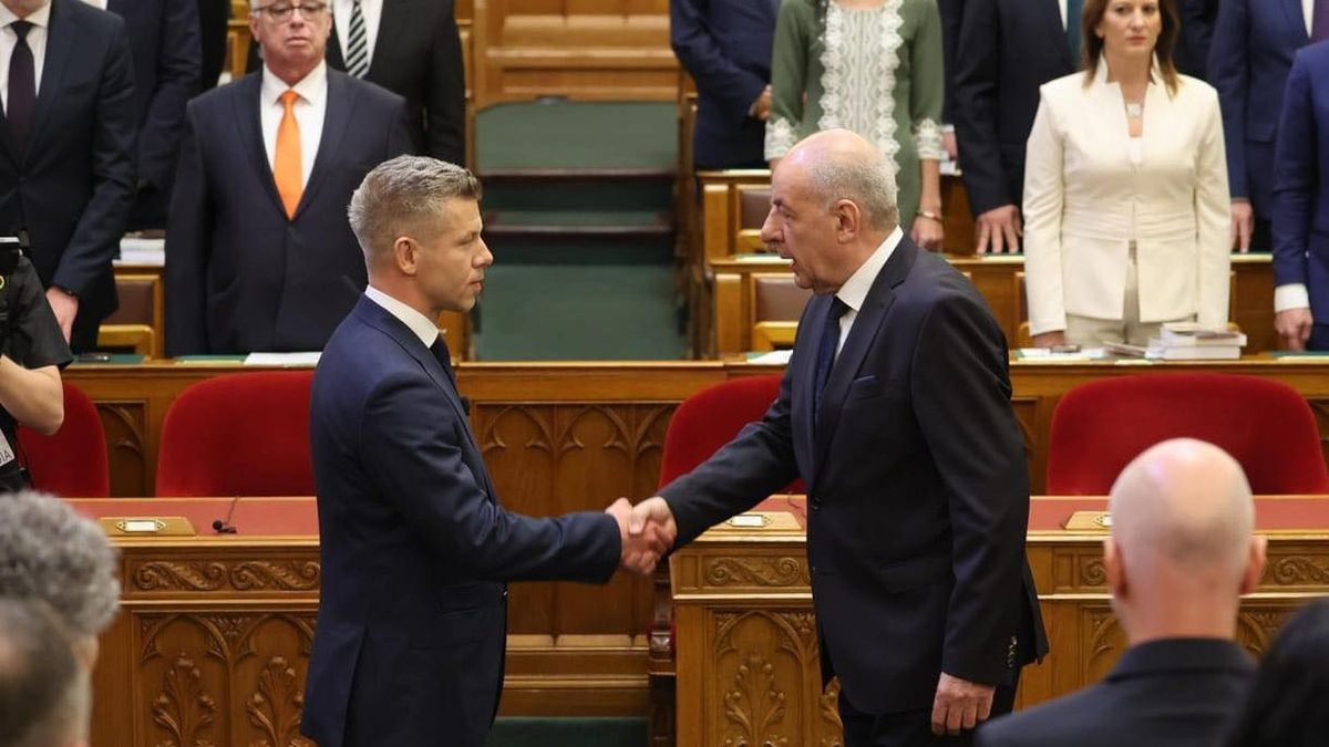 Nem fér bele, hogy a miniszterelnök alázgatja és lemondásra szólítja fel azt, aki felette kéne kontrollt gyakoroljon