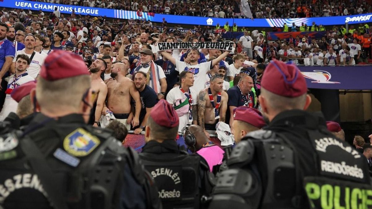 A mentők vettek kezelésbe egy PSG-szurkolót a Puskás Arénában, az angolok már a reptérre tartanak